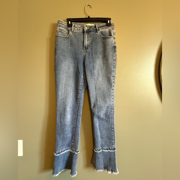 Women's Charlie B Frayed Hem Jeans - Picture 1 of 3